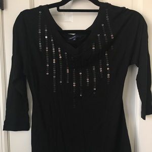 Super soft 3/4 sleeve V-neck Gap maternity top